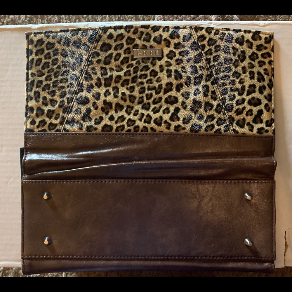 Miche interchange purses 9 shells. Purse and cover for purse side storage.